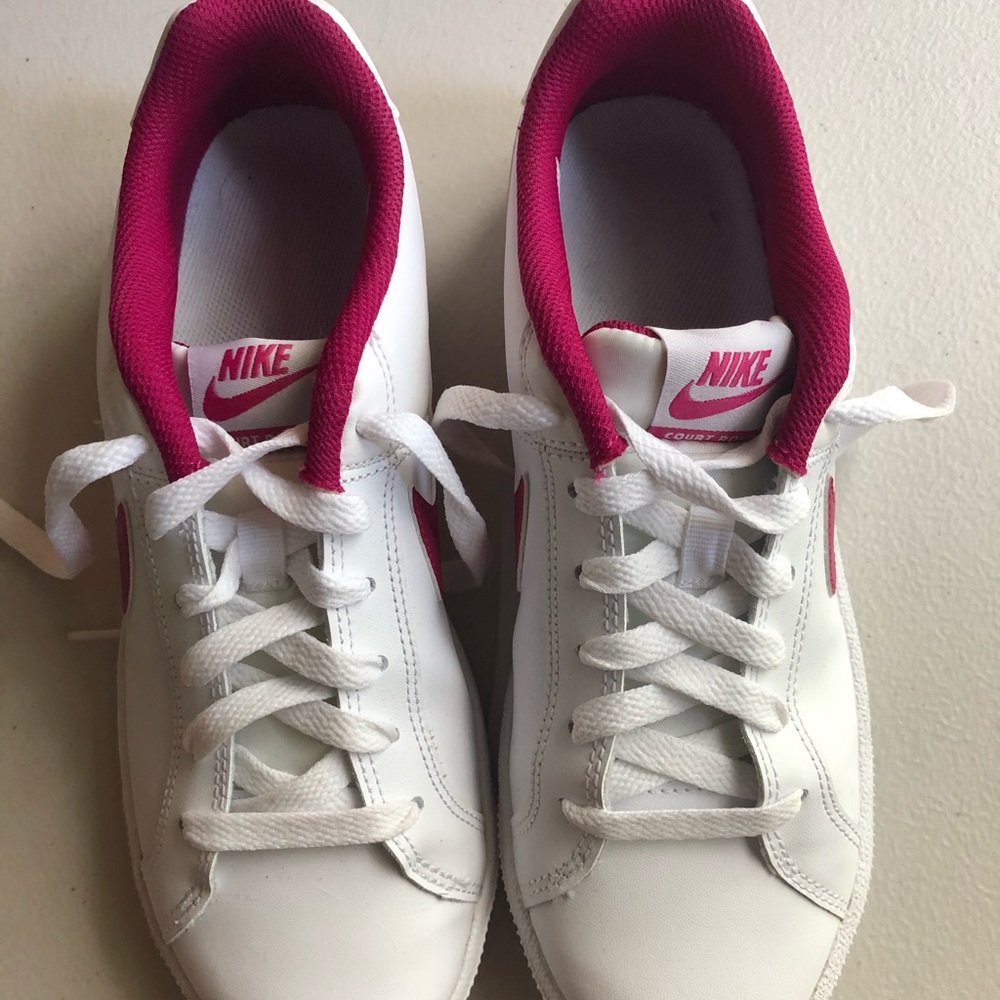 NIKE Court Royale Sneakers